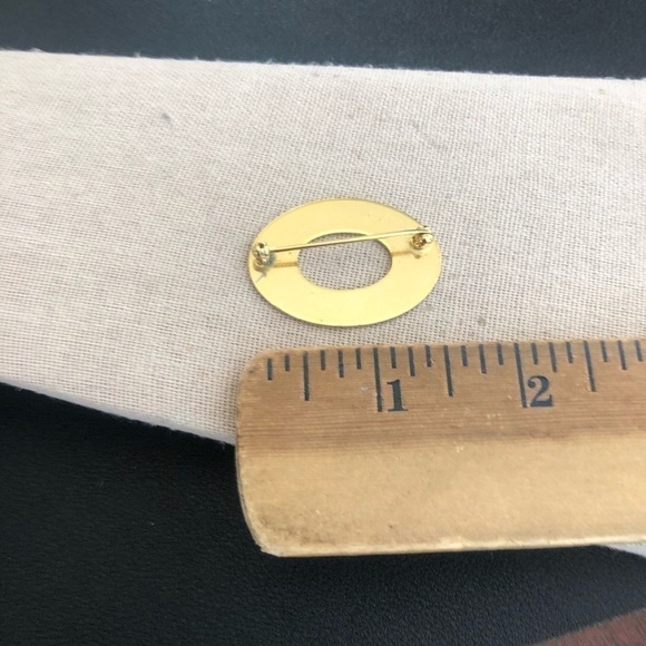 Vintage Oval Gold Tone Brooch - Picture 3 of 3